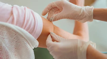 0003 young nurse visiting elderly patient at home 2022 02 17 17 42 01 utc - Jaumana Wallonie